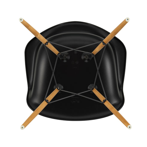 Eames DAW Plastic Armchair / Maple Base