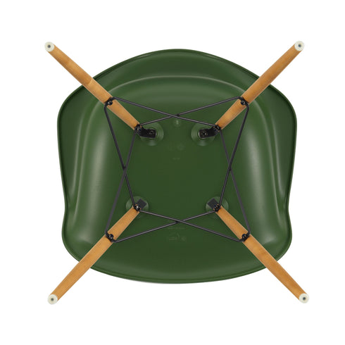 Eames DAW Plastic Armchair / Maple Base