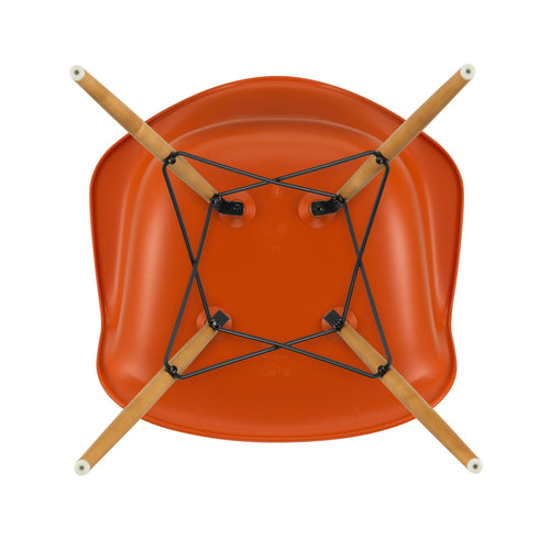 Eames DAW Plastic Armchair / Maple Base