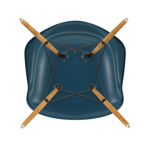 Eames DAW Plastic Armchair / Maple Base