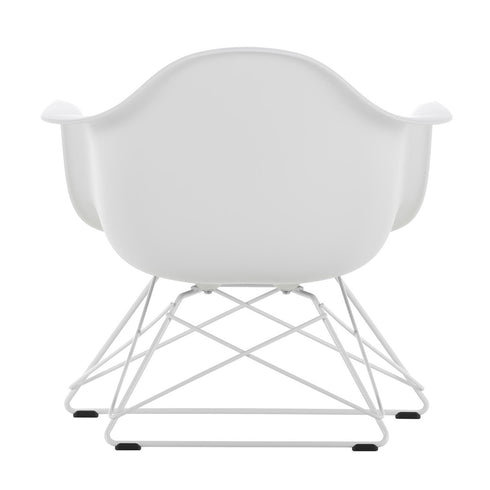 Cadeira de Braços Plástica Eames LAR / Base Branca