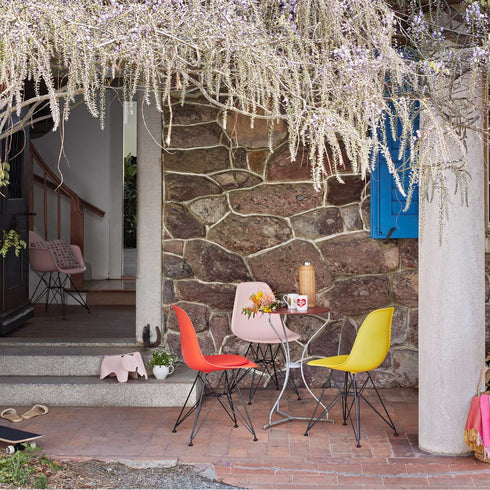 Eames DSR Chair in Plastic / Black Base