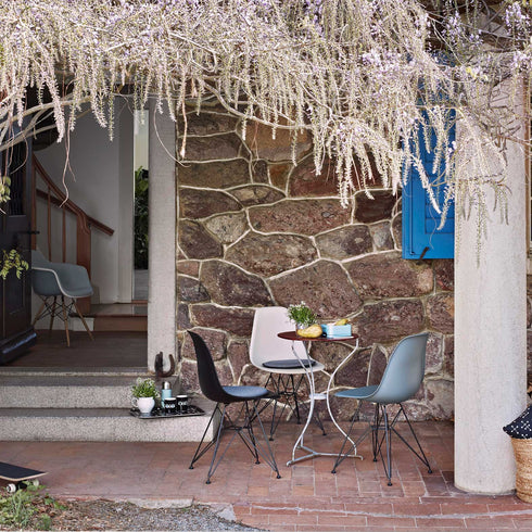Eames DSR Chair in Plastic / Black Base