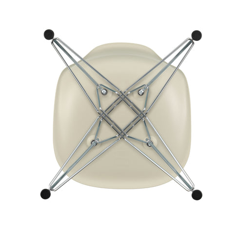 Cadeira Eames DSR em Plástico / Base Cromada