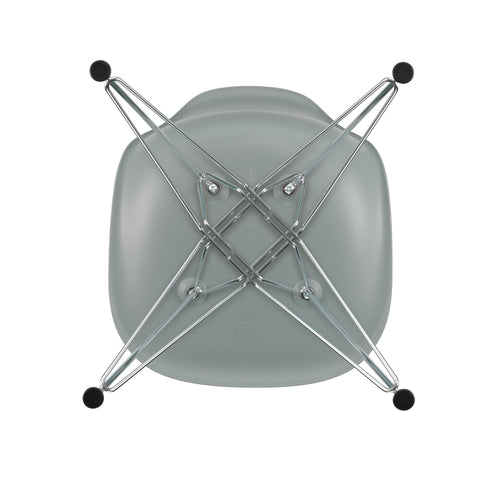 Cadeira Eames DSR em Plástico / Base Cromada