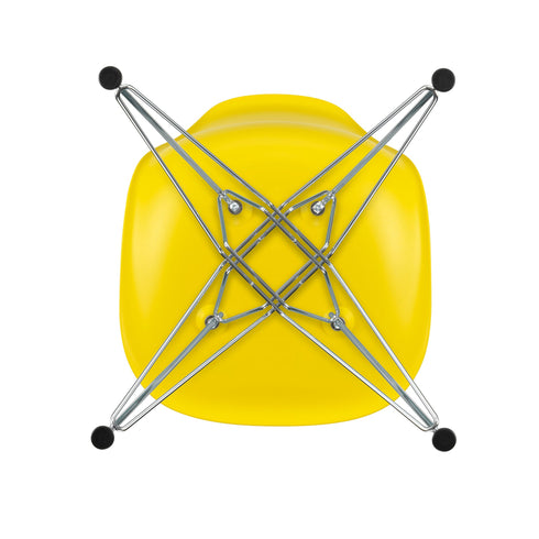 Cadeira Eames DSR em Plástico / Base Cromada