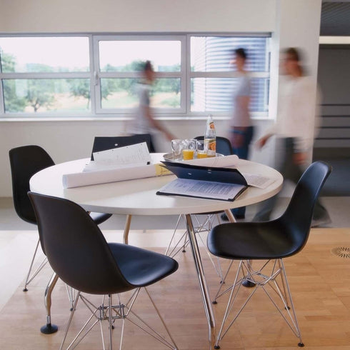 Cadeira Eames DSR em Plástico / Base Cromada