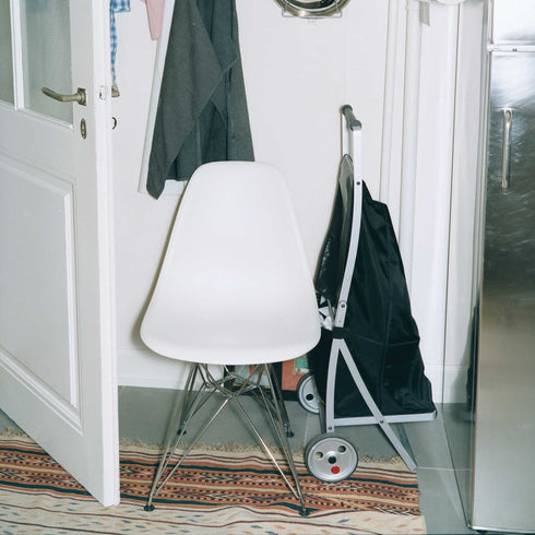 Cadeira Eames DSR em Plástico / Base Cromada