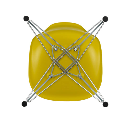 Cadeira Eames DSR em Plástico / Base Cromada