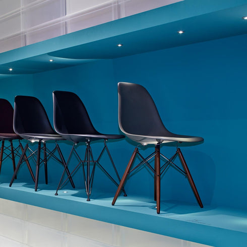 Eames Chair in DSW Plastic / Black Maple Base