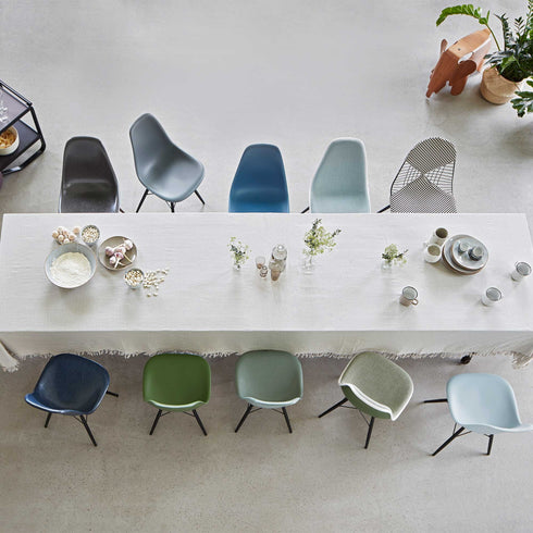 Eames Chair in DSW Plastic / Black Maple Base