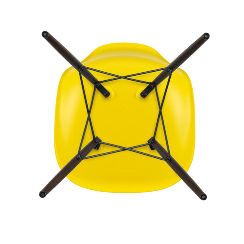 Eames Chair in DSW Plastic / Dark Maple Base