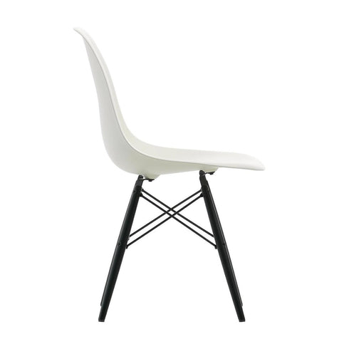 Eames Chair in DSW Plastic / Black Maple Base
