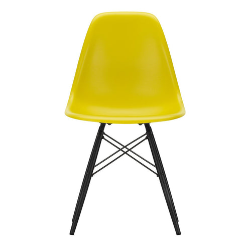 Eames Chair in DSW Plastic / Black Maple Base