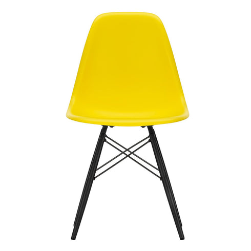 Eames Chair in DSW Plastic / Black Maple Base