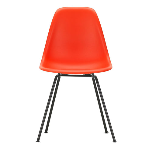 Eames Chair in DSX Plastic / Black Base