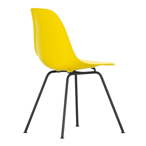 Eames Chair in DSX Plastic / Black Base