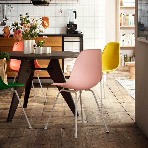 Eames Chair in DSX Plastic / White Base