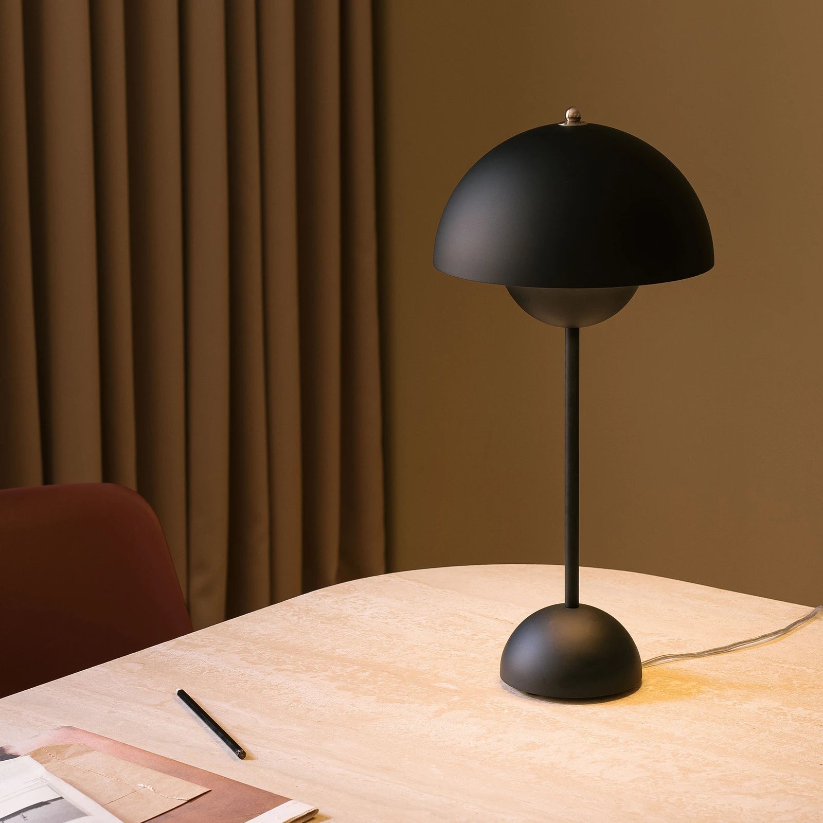 Candeeiro de Mesa Flowerpot VP3