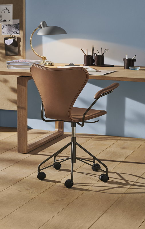 Fritz Hansen Design Mobiliário, Iluminação e Acessórios - colecção completa na Paris:Sete. Decoração e Design de Interiores