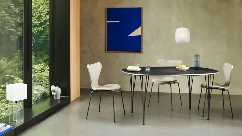 Fritz Hansen Design Mobiliário, Iluminação e Acessórios - colecção completa na Paris:Sete. Decoração e Design de Interiores