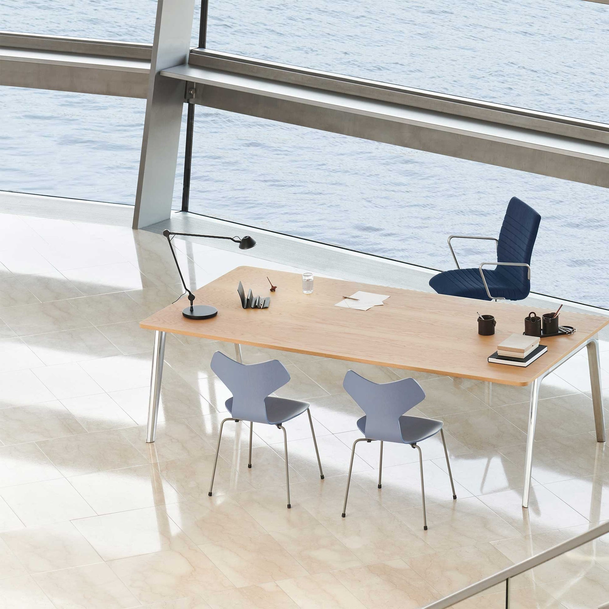 Fritz Hansen Design Mobiliário, Iluminação e Acessórios - colecção completa na Paris:Sete. Decoração e Design de Interiores