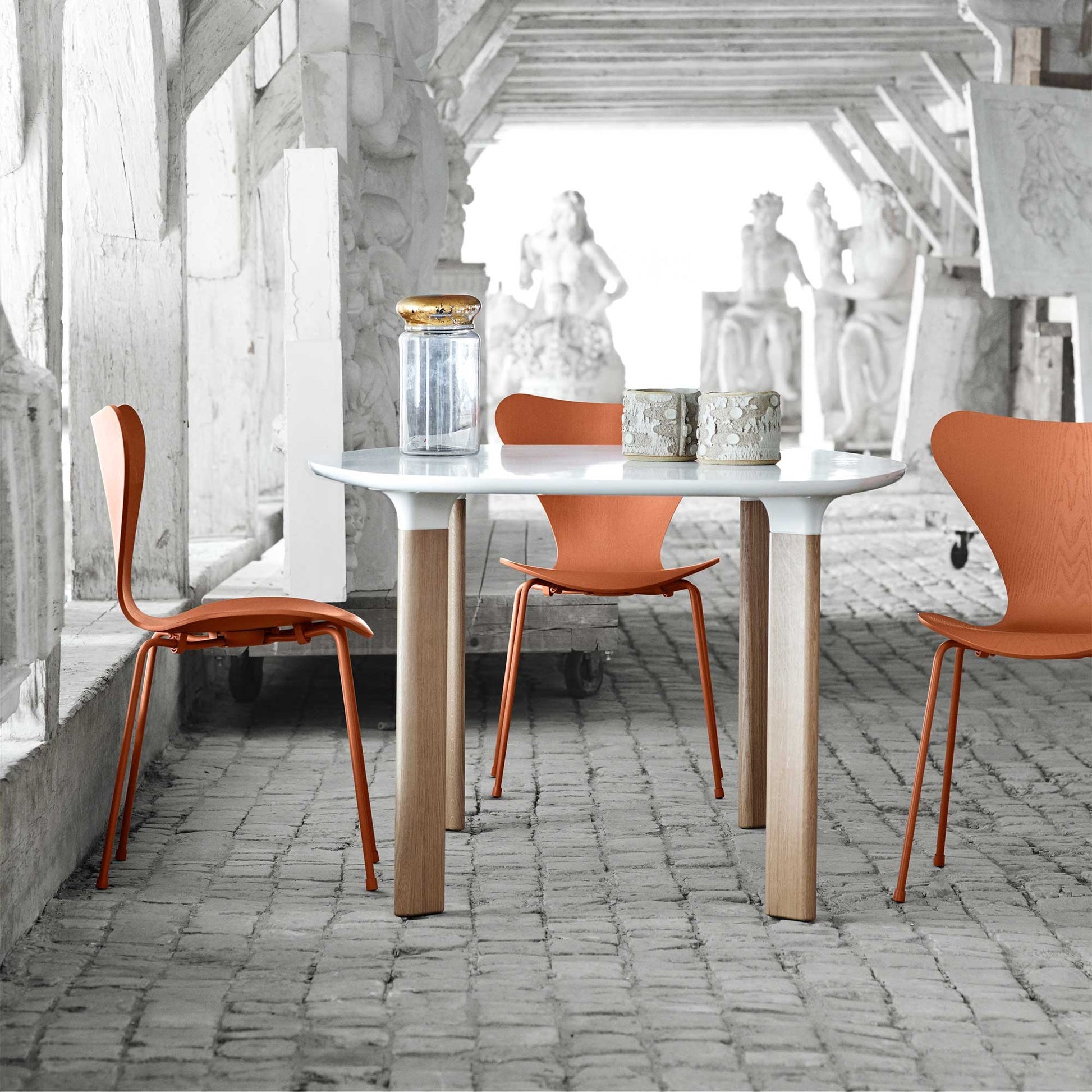 Fritz Hansen Design Mobiliário, Iluminação e Acessórios - colecção completa na Paris:Sete. Decoração e Design de Interiores