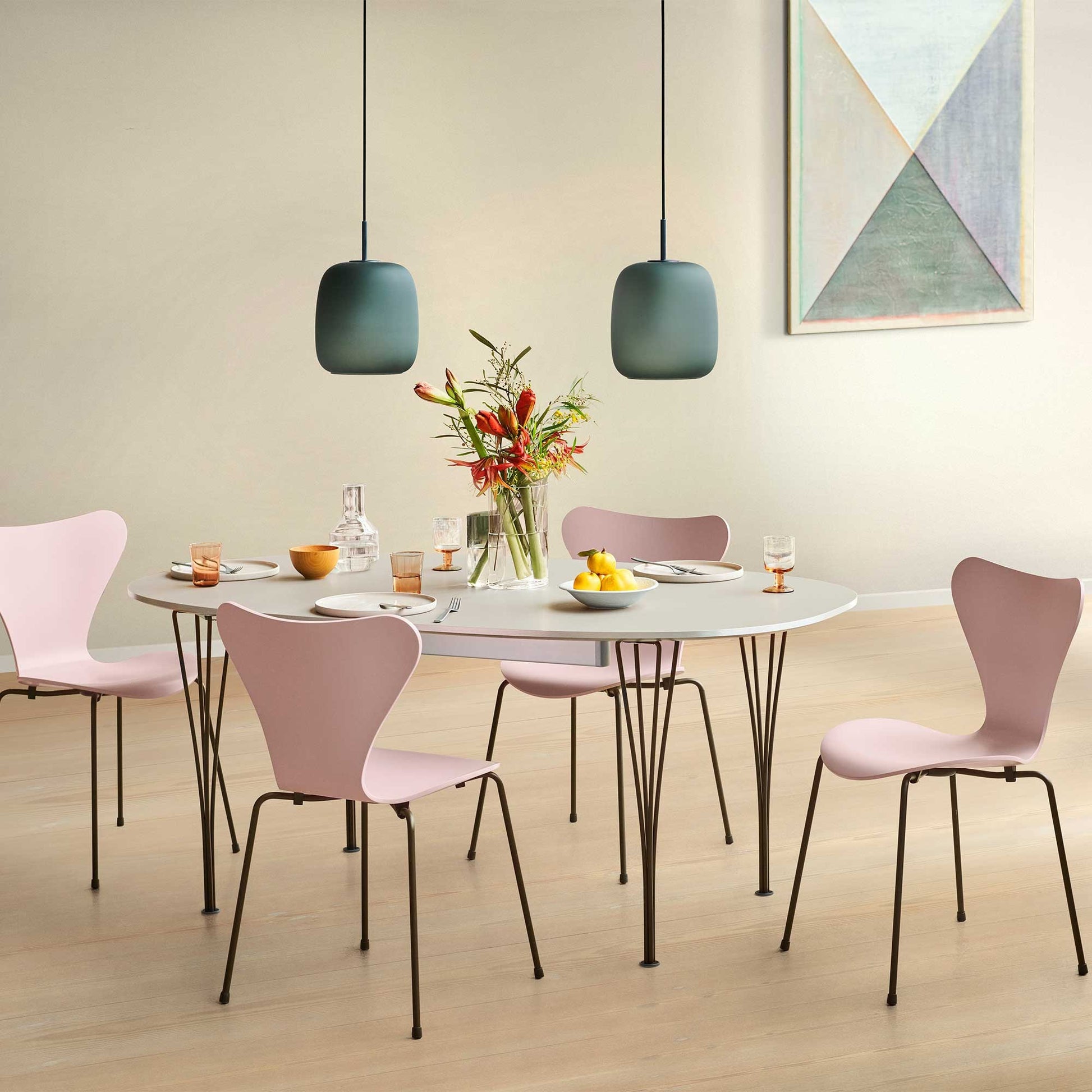 Fritz Hansen Design Mobiliário, Iluminação e Acessórios - colecção completa na Paris:Sete. Decoração e Design de Interiores