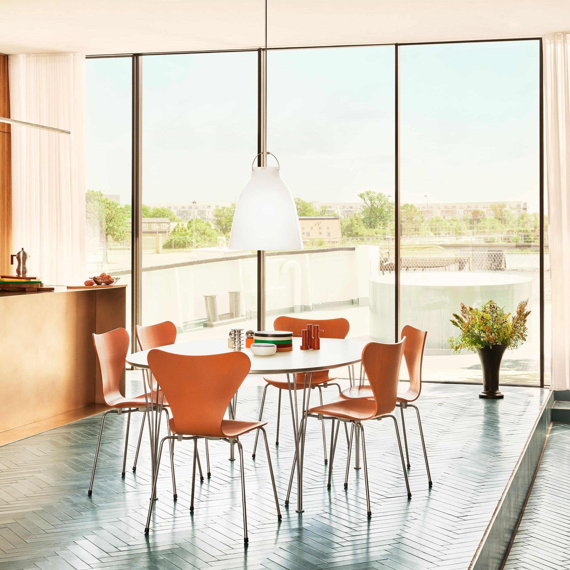 Fritz Hansen Design Mobiliário, Iluminação e Acessórios - colecção completa na Paris:Sete. Decoração e Design de Interiores