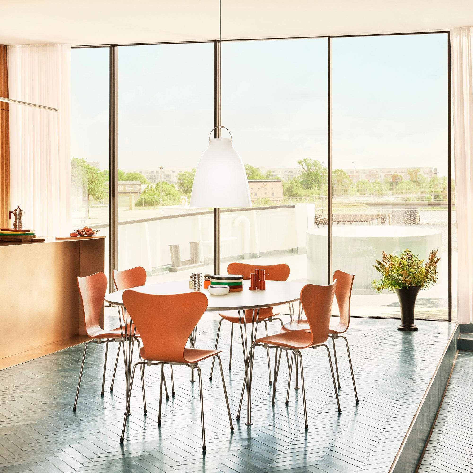 Fritz Hansen Design Mobiliário, Iluminação e Acessórios - colecção completa na Paris:Sete. Decoração e Design de Interiores