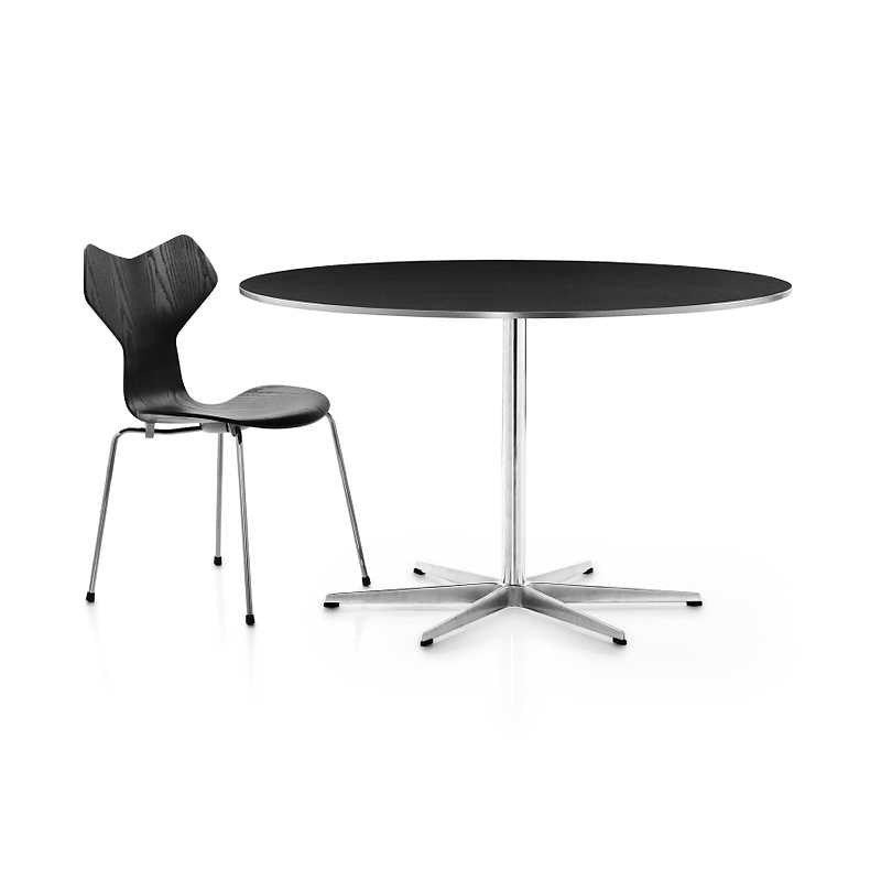 Fritz Hansen Design Mobiliário, Iluminação e Acessórios - colecção completa na Paris:Sete. Decoração e Design de Interiores