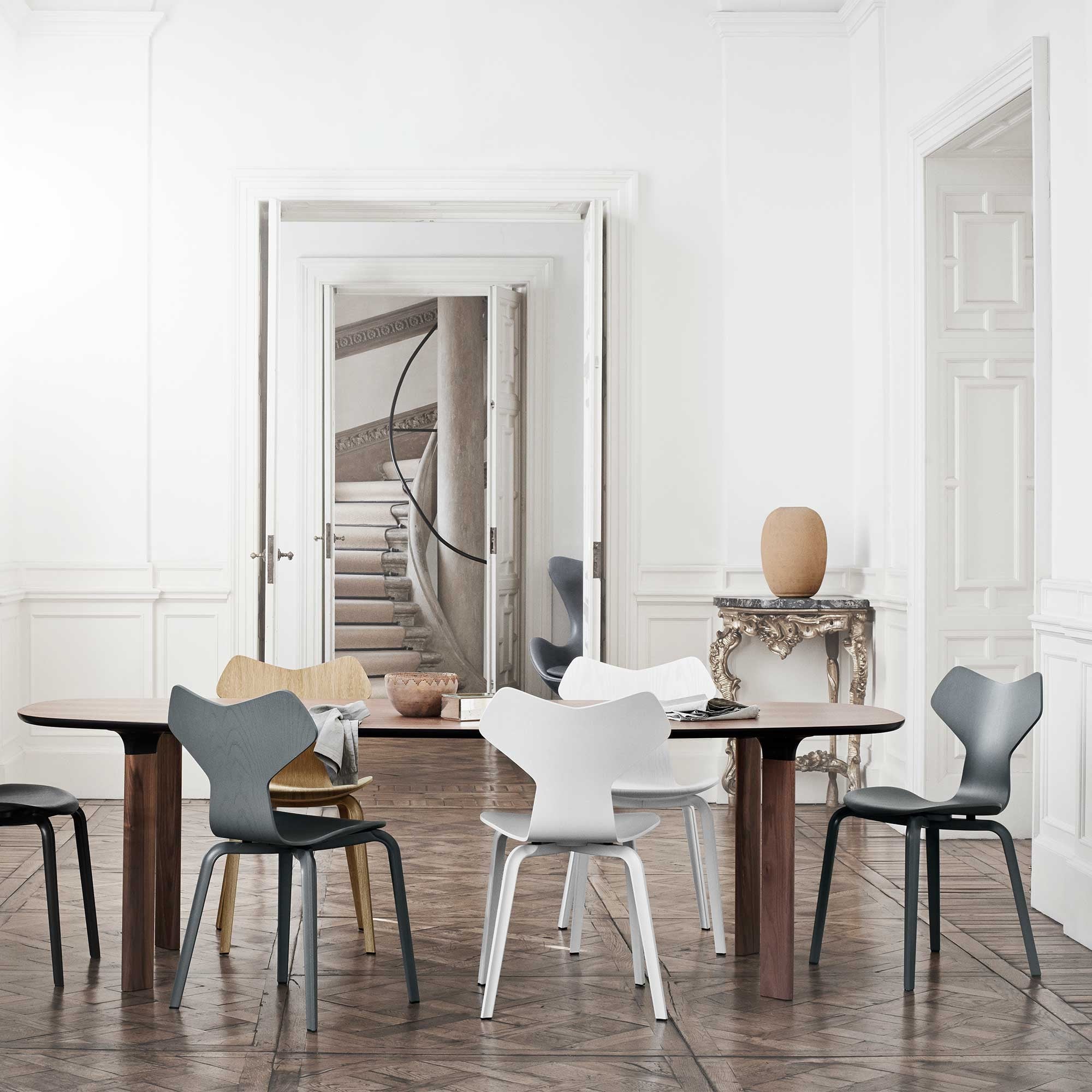 Fritz Hansen Design Mobiliário, Iluminação e Acessórios - colecção completa na Paris:Sete. Decoração e Design de Interiores