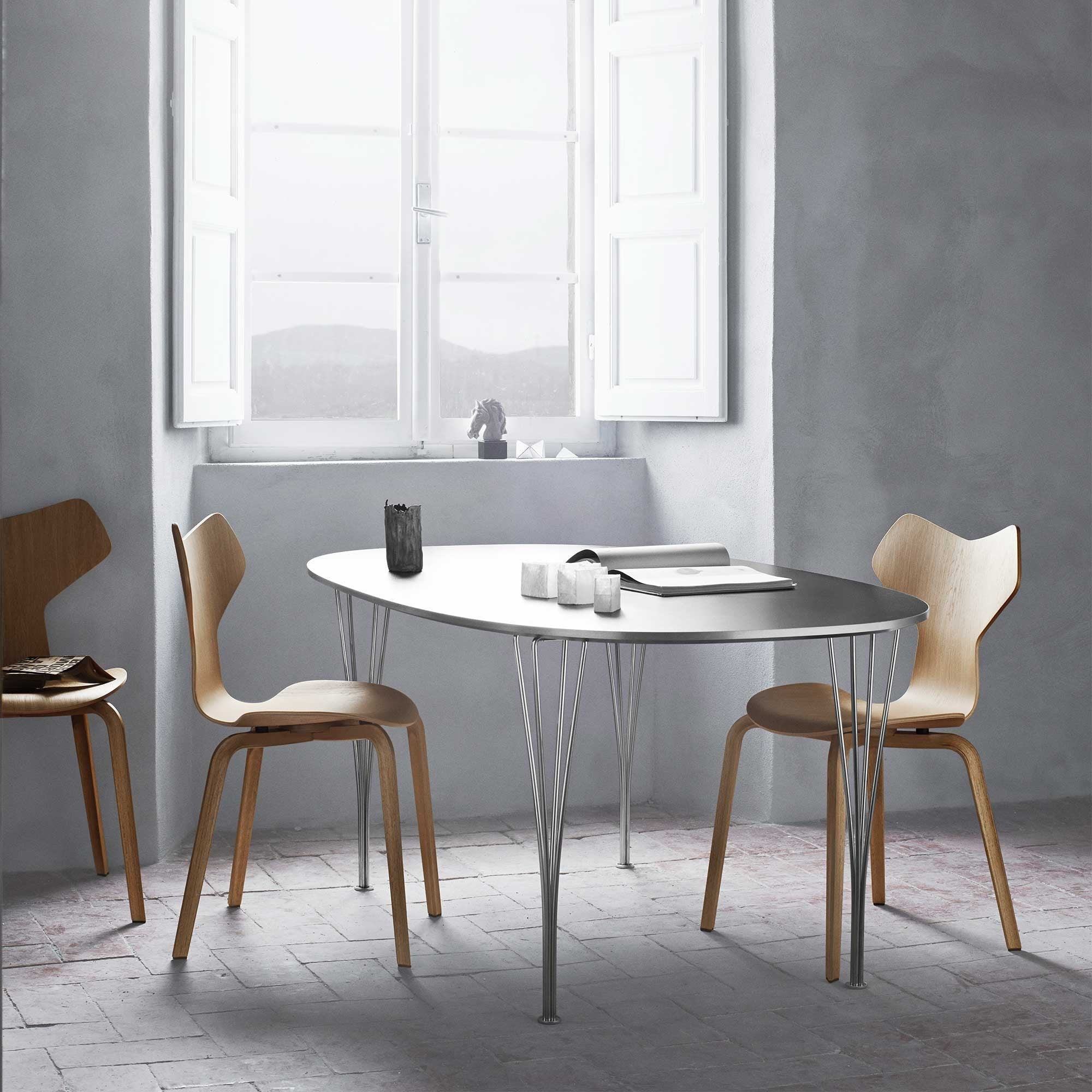 Fritz Hansen Design Mobiliário, Iluminação e Acessórios - colecção completa na Paris:Sete. Decoração e Design de Interiores