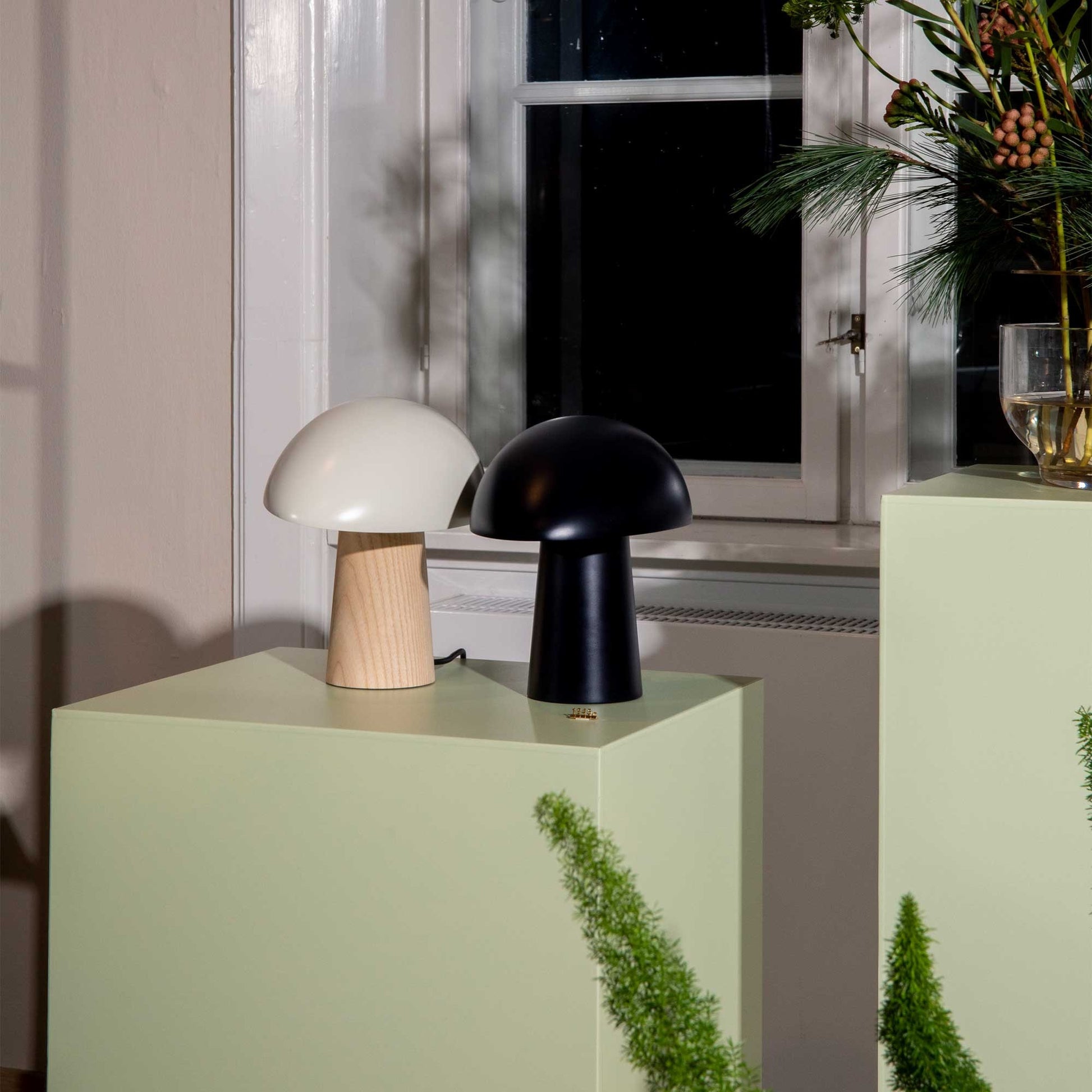 Fritz Hansen Design Mobiliário, Iluminação e Acessórios - colecção completa na Paris:Sete. Decoração e Design de Interiores