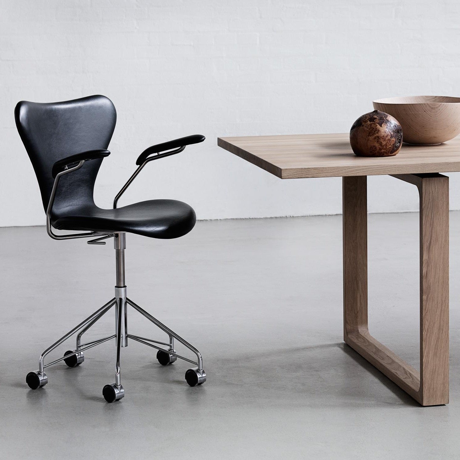 Fritz Hansen Design Mobiliário, Iluminação e Acessórios - colecção completa na Paris:Sete. Decoração e Design de Interiores