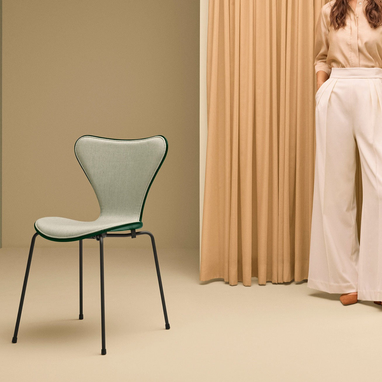 Fritz Hansen Design Mobiliário, Iluminação e Acessórios - colecção completa na Paris:Sete. Decoração e Design de Interiores