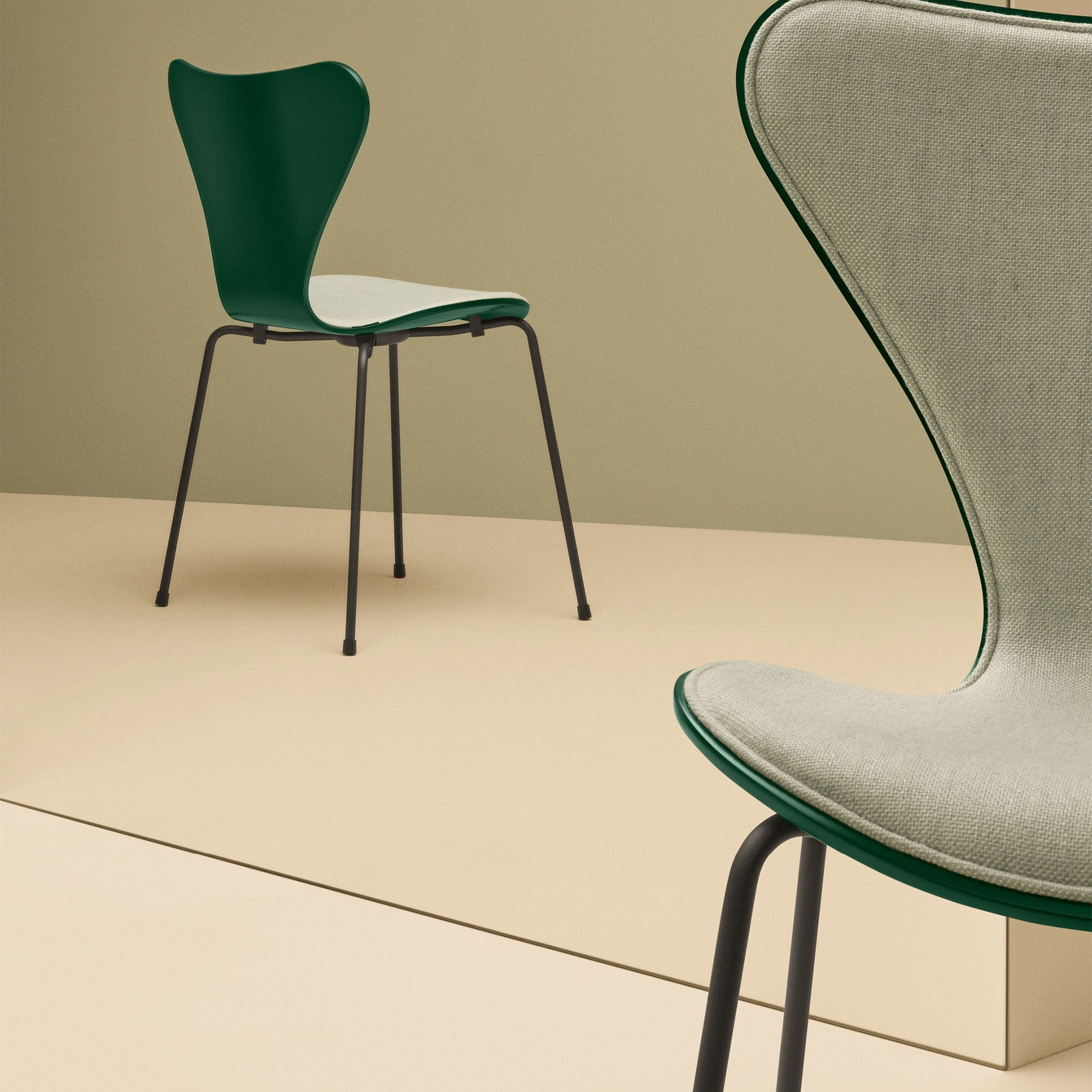 Fritz Hansen Design Mobiliário, Iluminação e Acessórios - colecção completa na Paris:Sete. Decoração e Design de Interiores