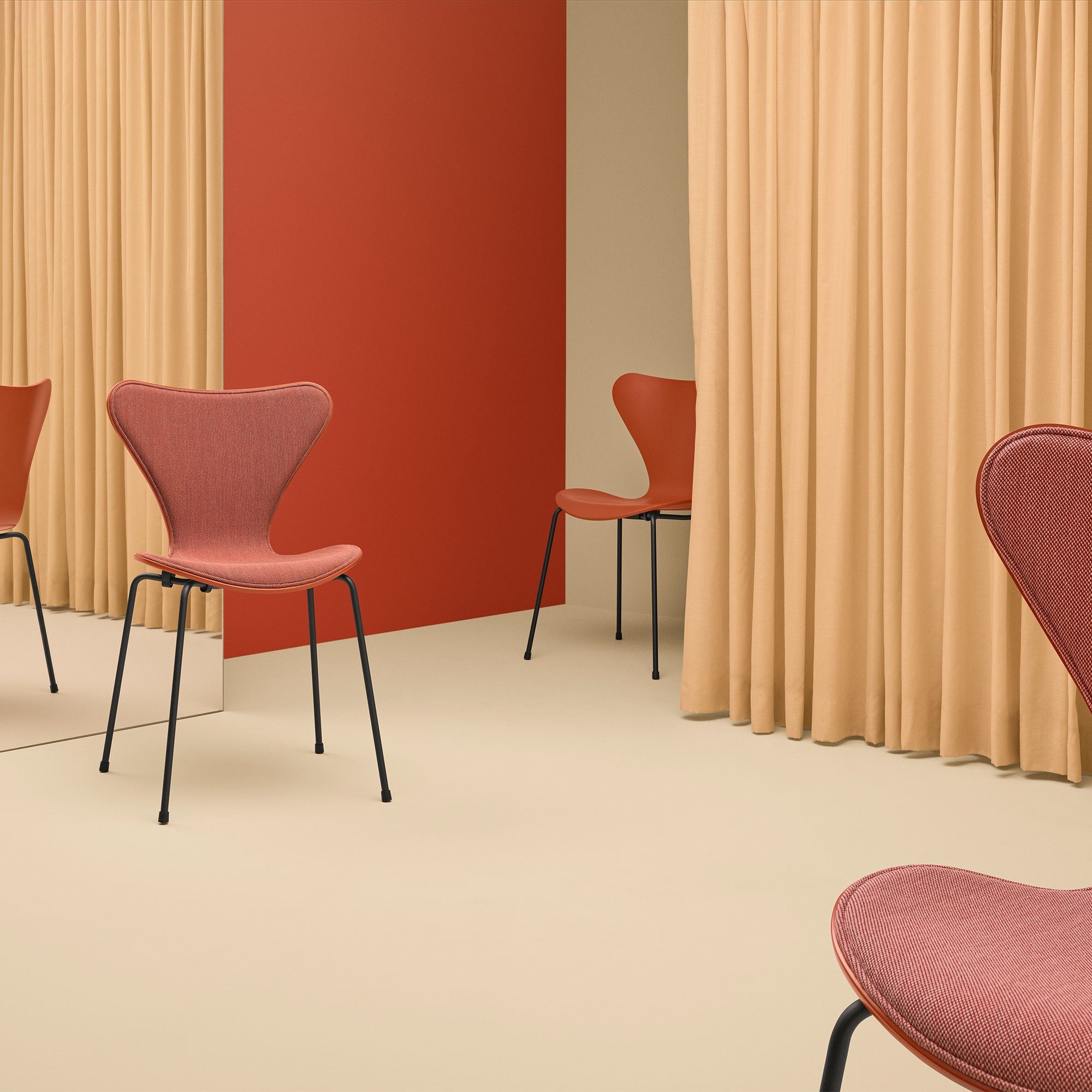 Fritz Hansen Design Mobiliário, Iluminação e Acessórios - colecção completa na Paris:Sete. Decoração e Design de Interiores