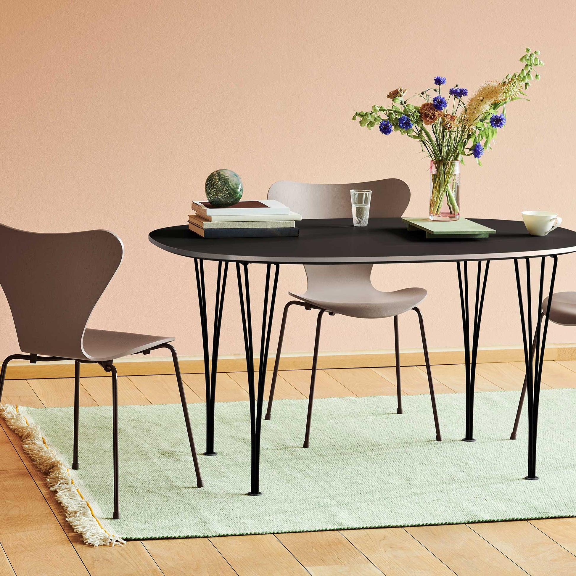 Fritz Hansen Design Mobiliário, Iluminação e Acessórios - colecção completa na Paris:Sete. Decoração e Design de Interiores