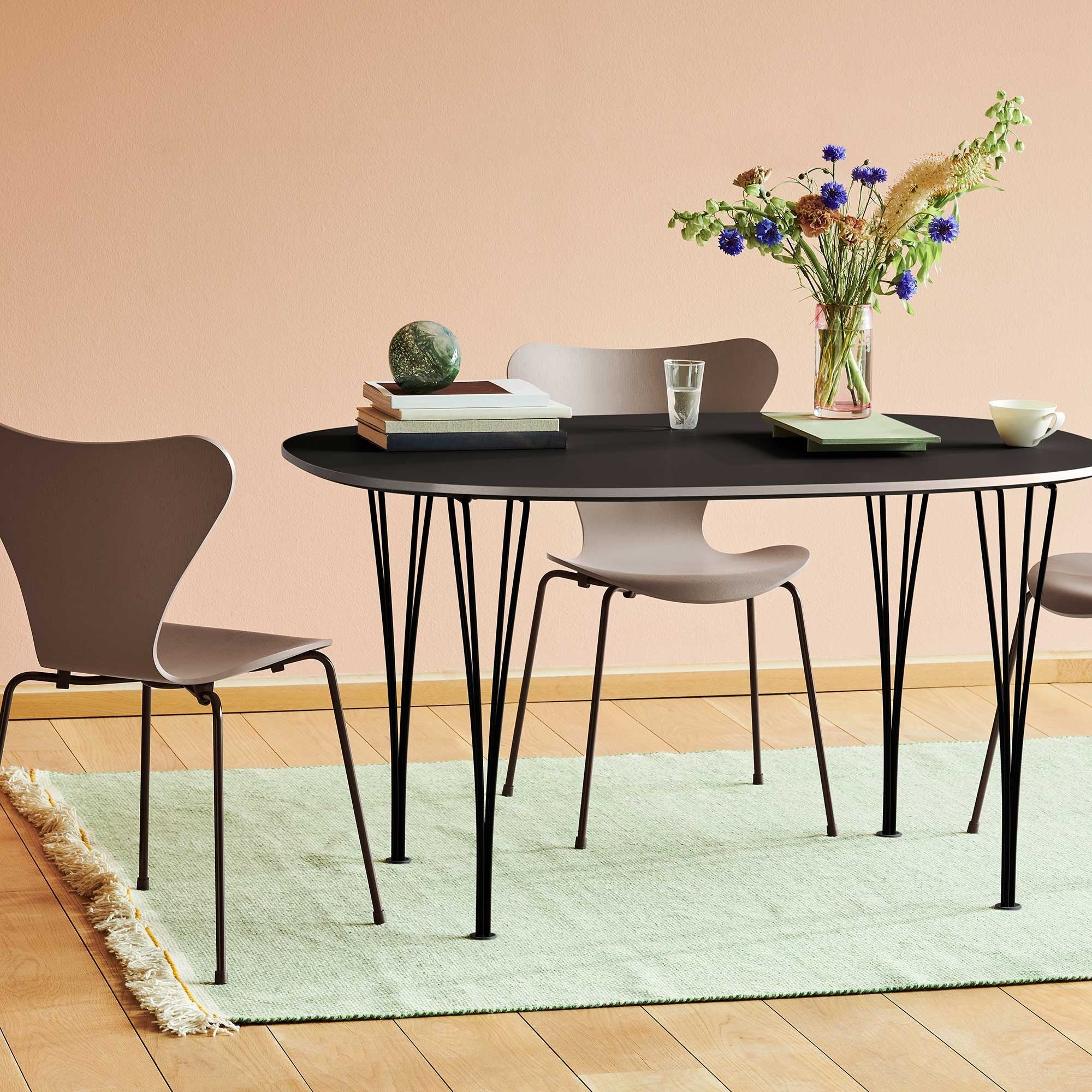 Fritz Hansen Design Mobiliário, Iluminação e Acessórios - colecção completa na Paris:Sete. Decoração e Design de Interiores