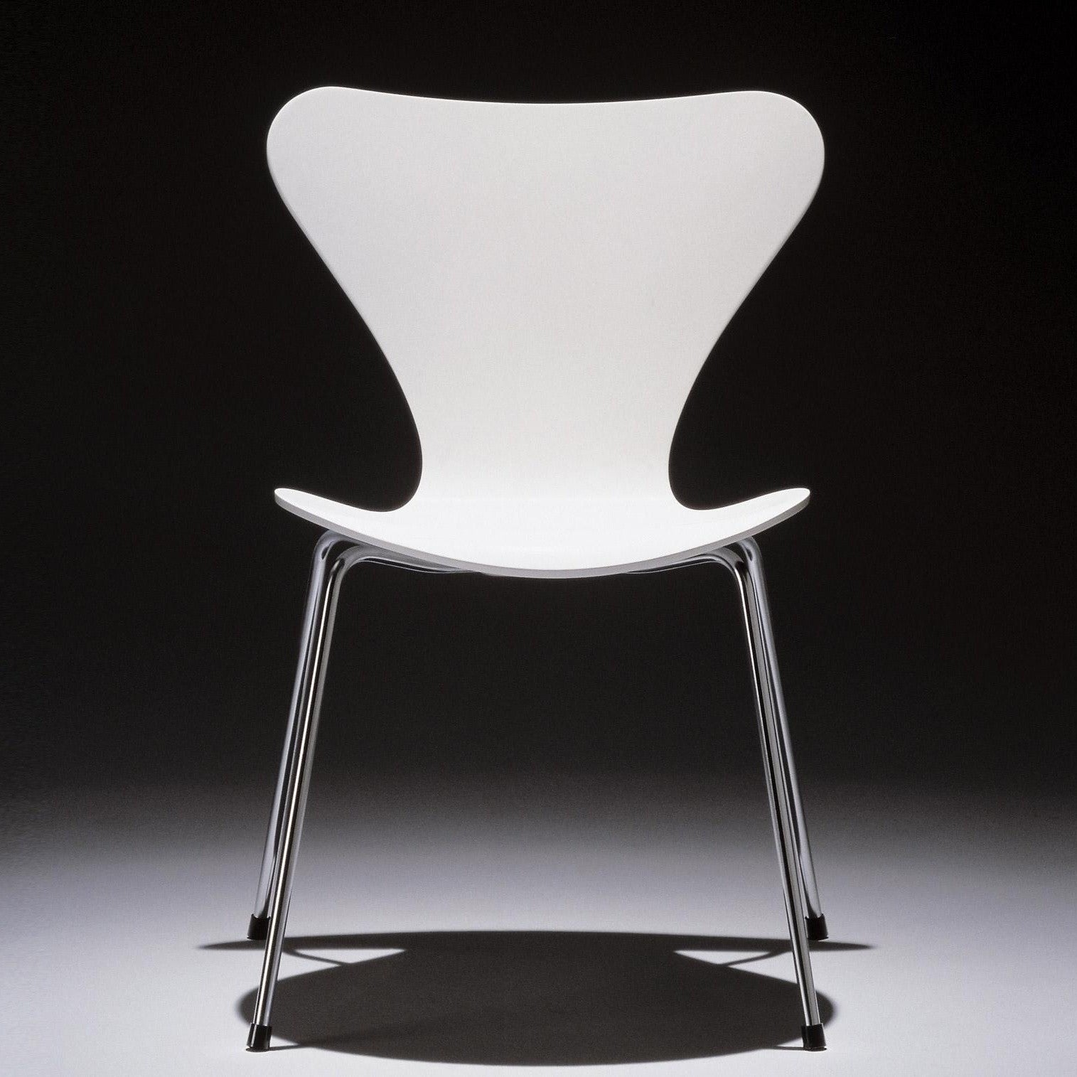 Fritz Hansen Design Mobiliário, Iluminação e Acessórios - colecção completa na Paris:Sete. Decoração e Design de Interiores