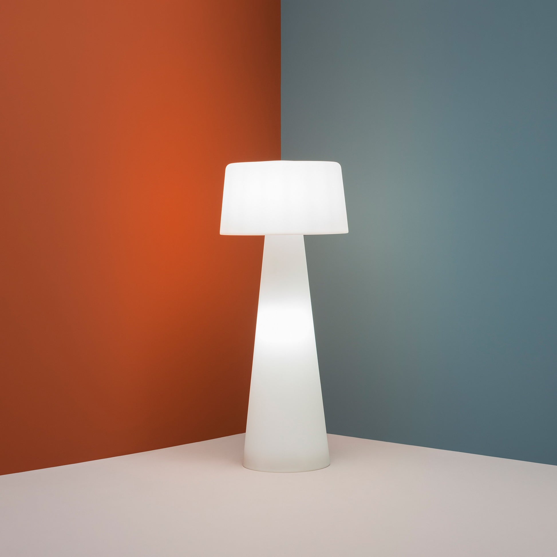Pedrali Design Mobiliário, Iluminação e Acessórios - colecção completa na Paris:Sete. Decoração e Design de Interiores