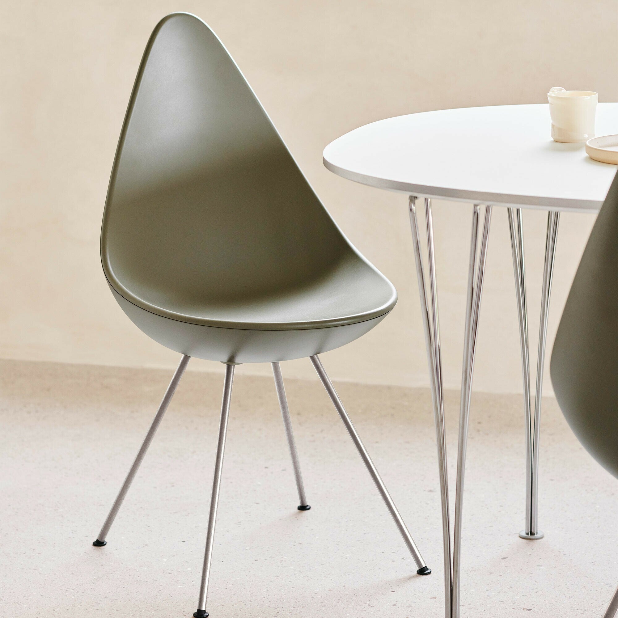 Fritz Hansen Design Mobiliário, Iluminação e Acessórios - colecção completa na Paris:Sete. Decoração e Design de Interiores