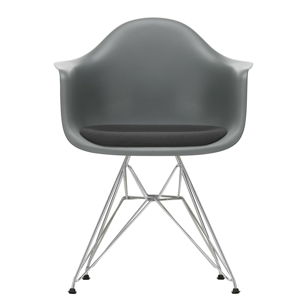 Cadeira de Braços em Plástico Eames DAR / Assento em Tecido / Base Cromada